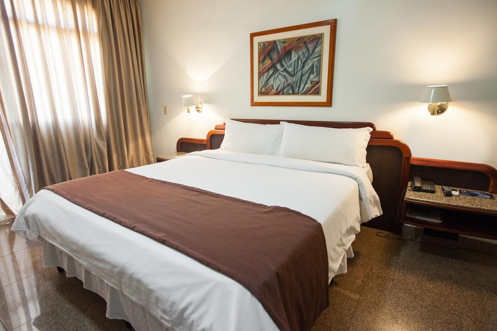 Dimas Lessa Hotel Монтис-Кларус Экстерьер фото