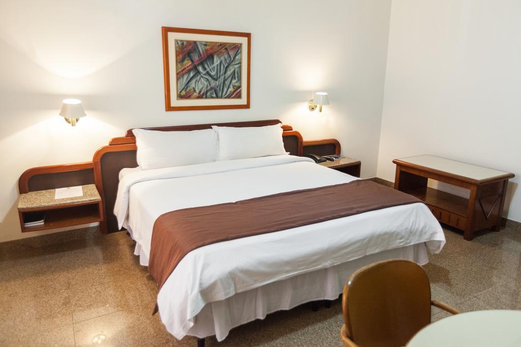 Dimas Lessa Hotel Монтис-Кларус Экстерьер фото
