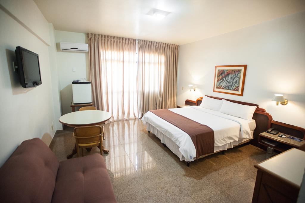 Dimas Lessa Hotel Монтис-Кларус Экстерьер фото