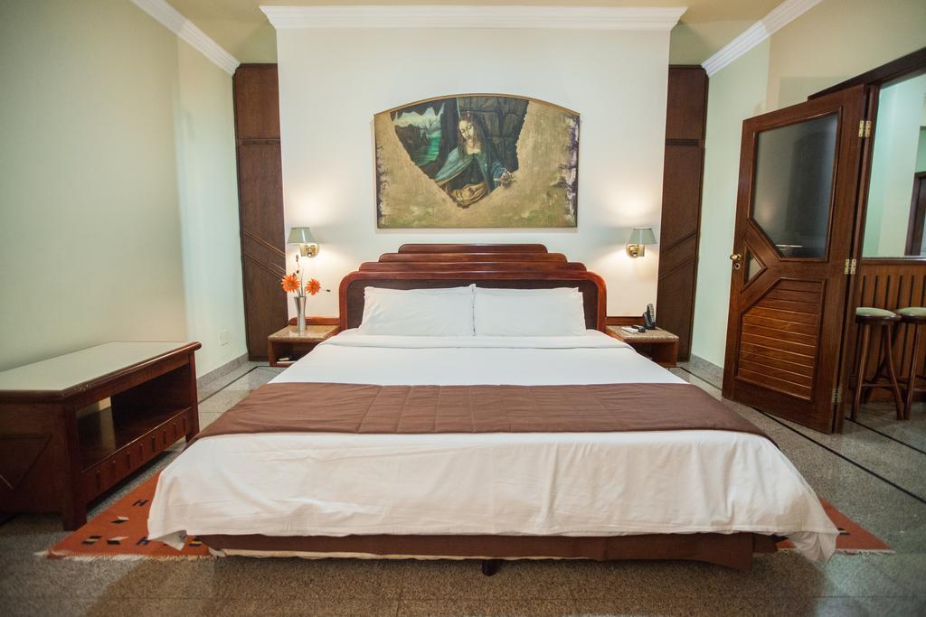Dimas Lessa Hotel Монтис-Кларус Экстерьер фото