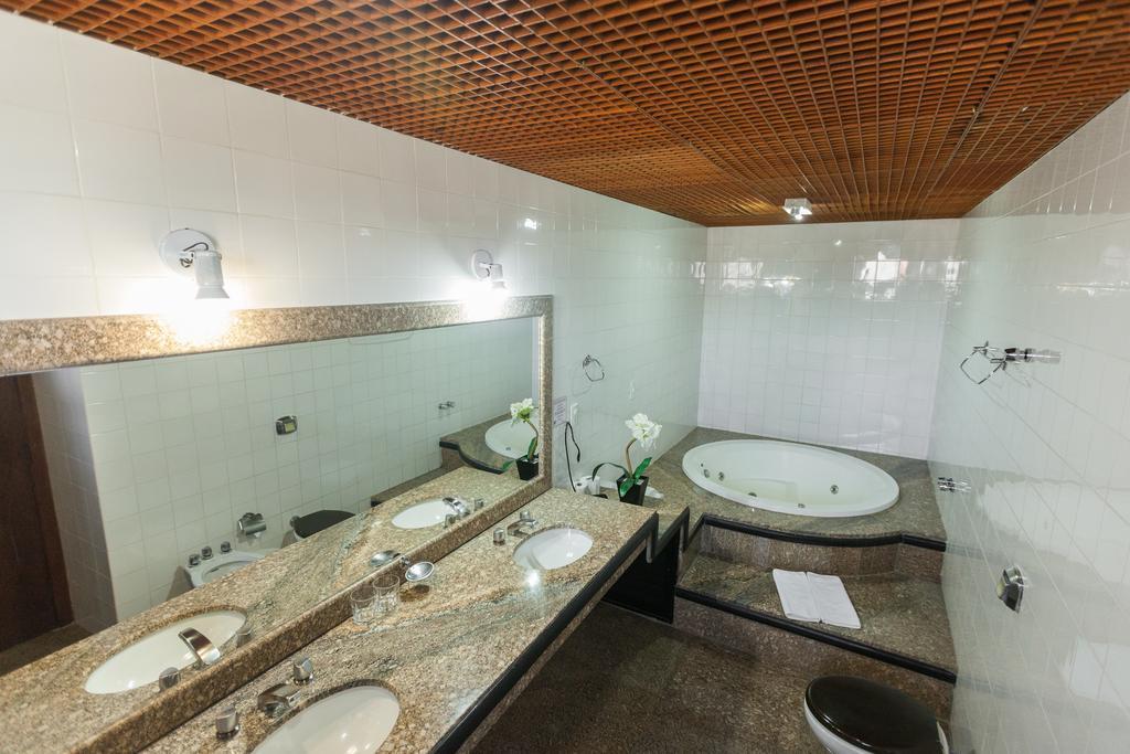Dimas Lessa Hotel Монтис-Кларус Экстерьер фото