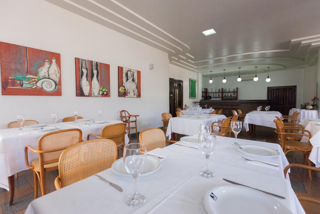 Dimas Lessa Hotel Монтис-Кларус Экстерьер фото