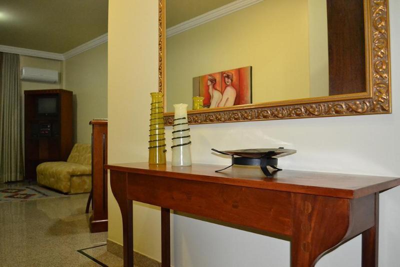 Dimas Lessa Hotel Монтис-Кларус Экстерьер фото